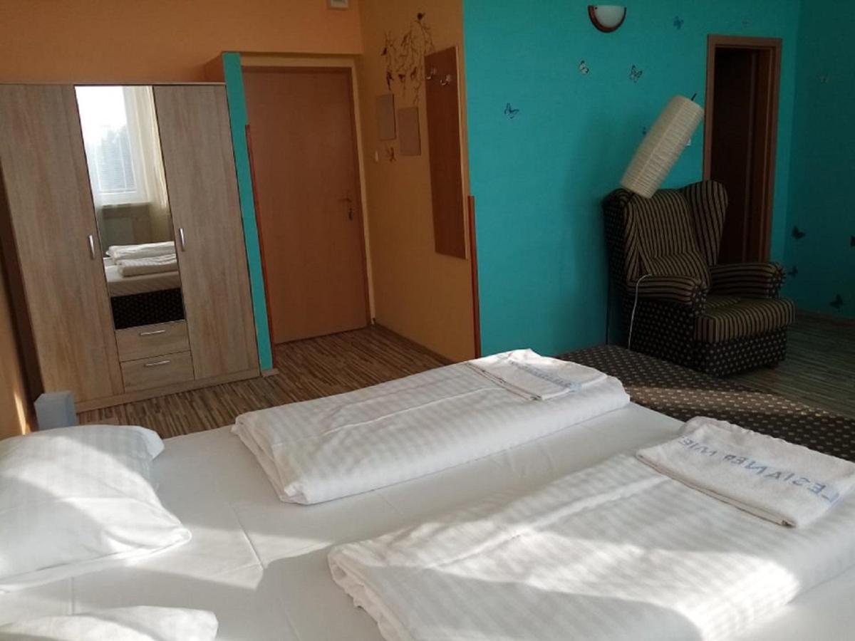 Hotel Hubert Nové Zámky Extérieur photo