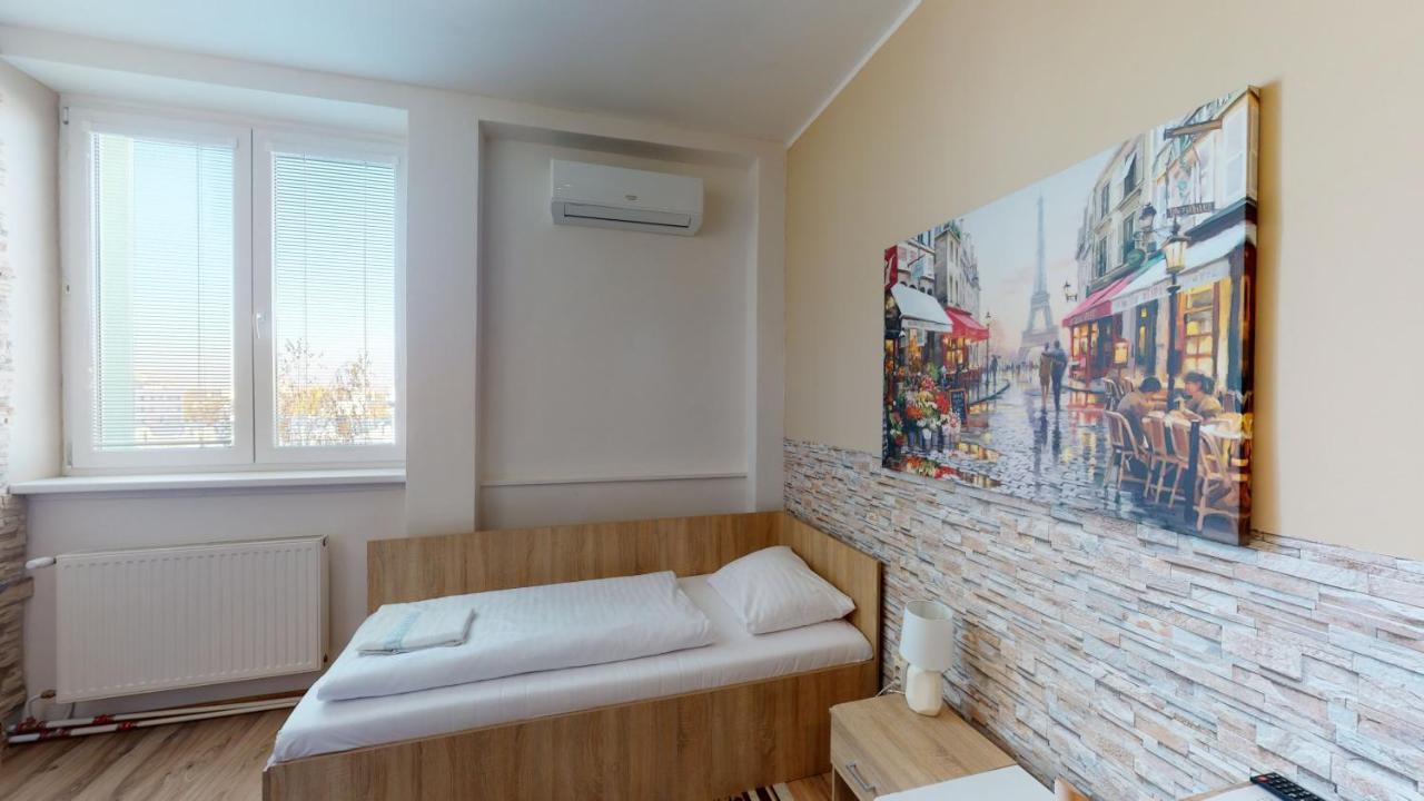 Hotel Hubert Nové Zámky Extérieur photo