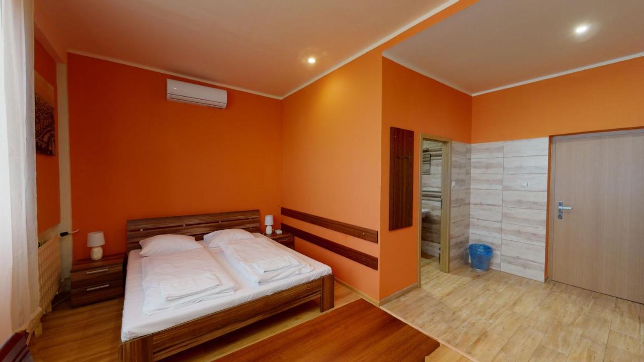 Hotel Hubert Nové Zámky Extérieur photo