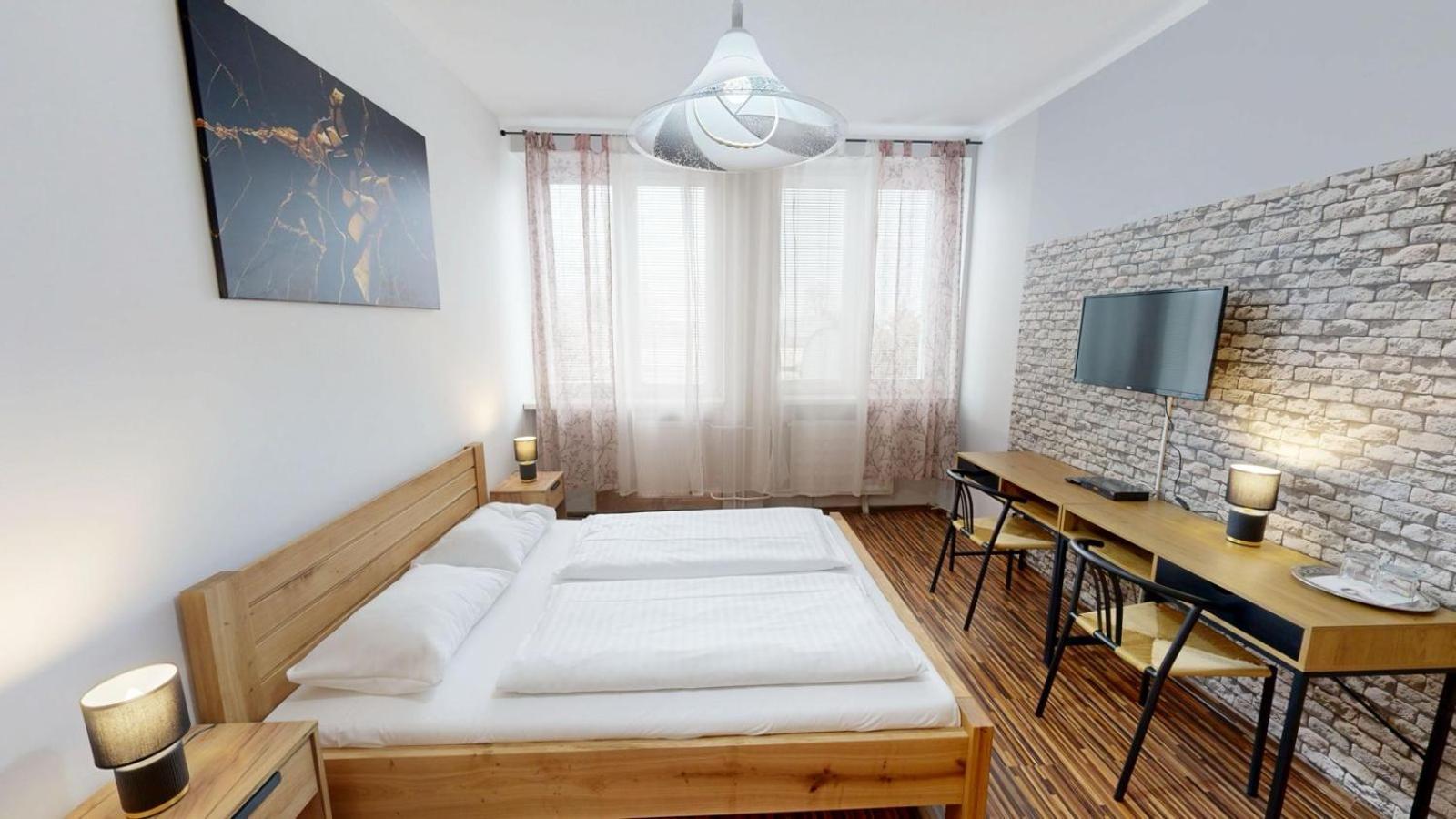 Hotel Hubert Nové Zámky Extérieur photo