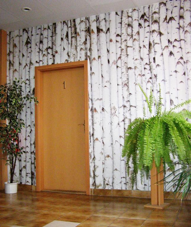 Hotel Hubert Nové Zámky Extérieur photo