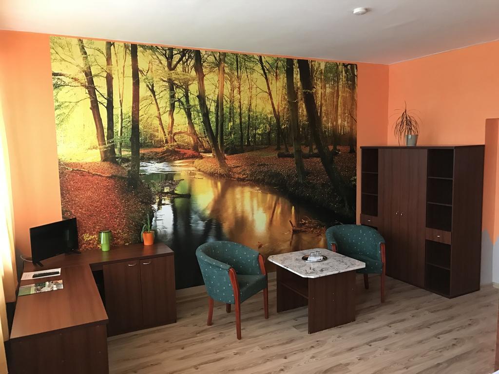 Hotel Hubert Nové Zámky Extérieur photo