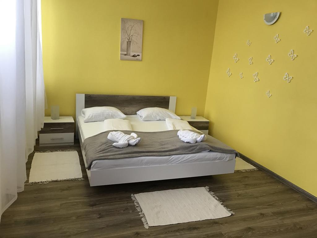 Hotel Hubert Nové Zámky Extérieur photo