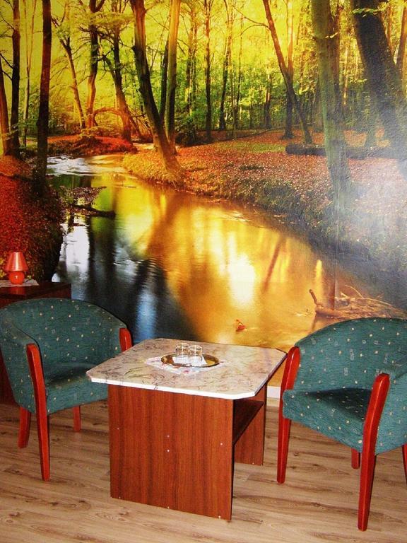 Hotel Hubert Nové Zámky Extérieur photo