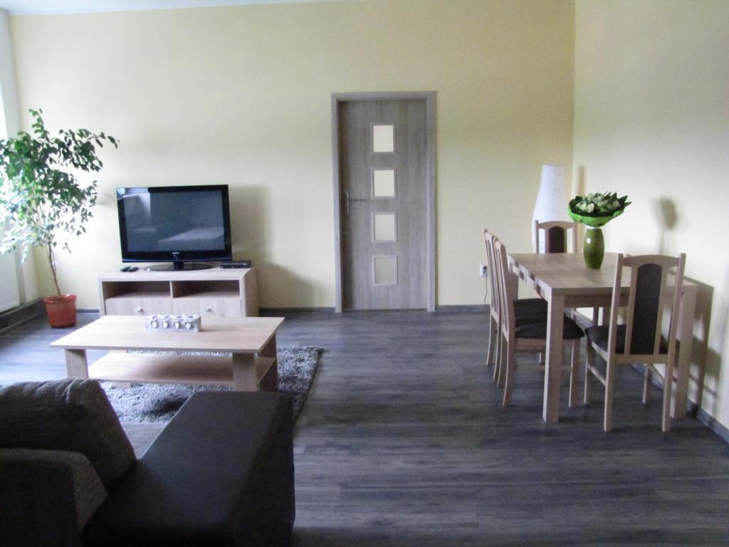 Hotel Hubert Nové Zámky Extérieur photo