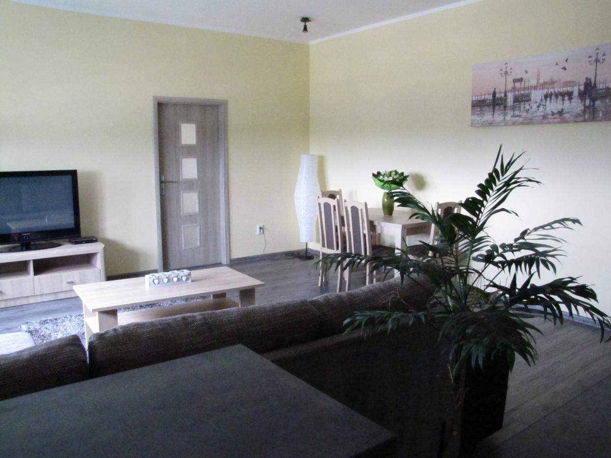 Hotel Hubert Nové Zámky Extérieur photo