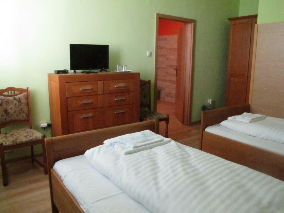 Hotel Hubert Nové Zámky Extérieur photo